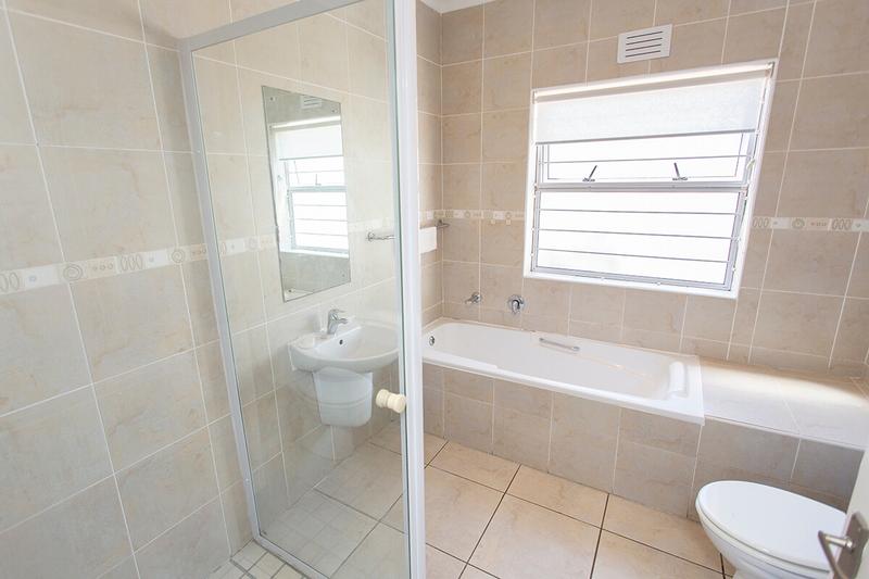 3 Bedroom Property for Sale in Sunningdale Western Cape